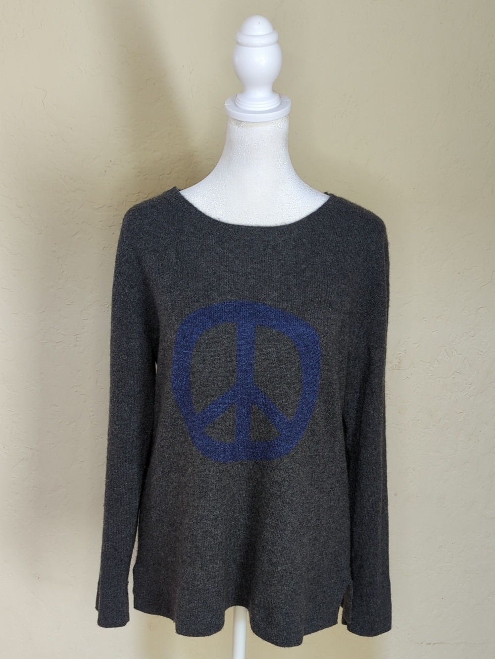 RARE Pure Amici Gray Cashmere Long Sleeve Peace Sign Sweater Size Medium